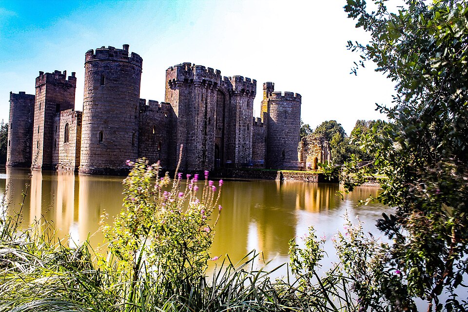 Bodiam Castle at dawn — medieval atmosphere that transports you to another world