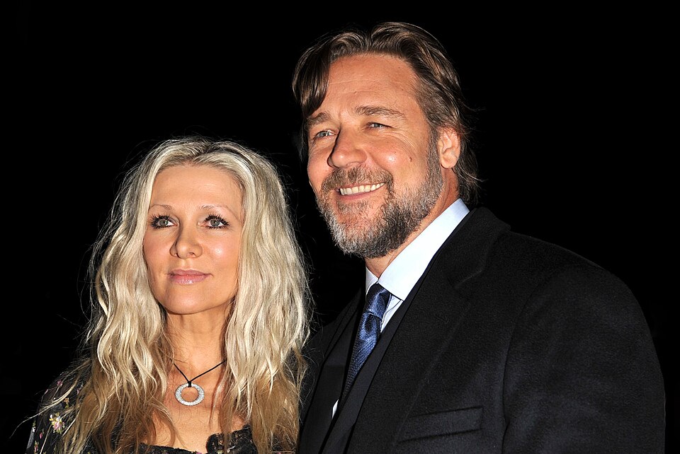 Russell Crowe with Danielle Spencer at a public event
